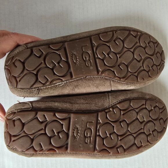 Uggs Dakota Moccasin leather slippers . Size 9 - Picture 5 of 10